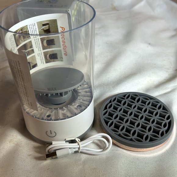 Eleganiiii Brush Cleaner Machine-Electric White Transparent NWT - Picture 9 of 10